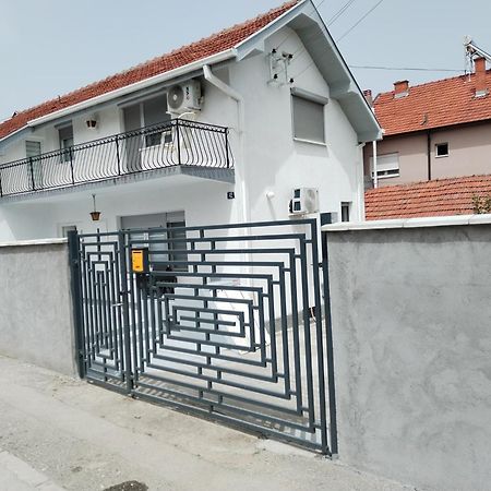 Gostinska Kuca Apartment เลสโควัซ ภายนอก รูปภาพ